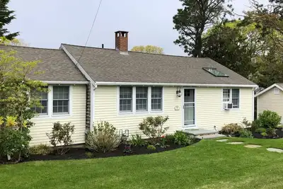Image de Popponesset-3 Bed, 1 bath, outdoor shower. Ten house walk to Bluff Ave beach