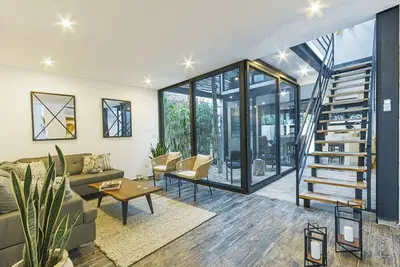 Image de Luxury 3-Level Townhome* Private Rooftop Pool*Chef