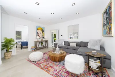 Image de Divine Home in Design District 5br