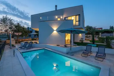 Image de Charmante villa 4 chambres avec piscine privée et vue sur la nature