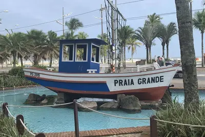 Image de Spacious Comfortable Apartment, Wifi, Great Location, 200 Meters From The Beach