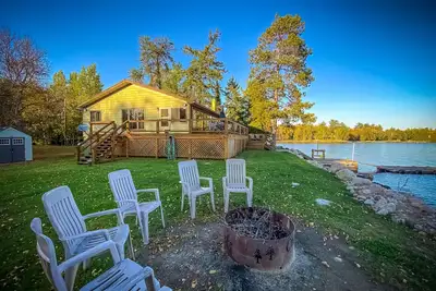 Image de Bear Island getaway. Escape to this cozy cabin near Voyageurs National Park