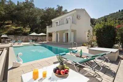 Image de Luxury villa, heated pool, secluded in Saint Stefanos Sinies