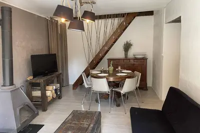 Image de Gîte familial tout inclus avec équipements modernes et charme campagnard, centre village de Besson