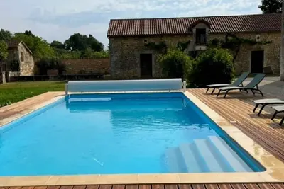 Image de Grande maison rénovée avec piscine privée et parc, idéale pour vacances en famille en Dordogne