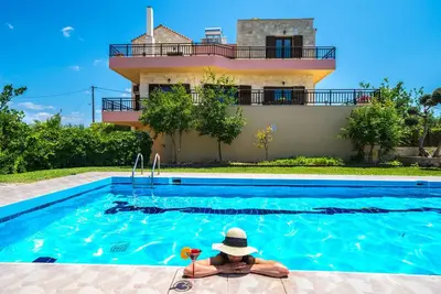 Image de Luxurious house overlooking the Cretan mountains