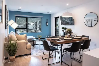 Image de Stunning Pet-Friendly Condo with Expansive Mountain Views