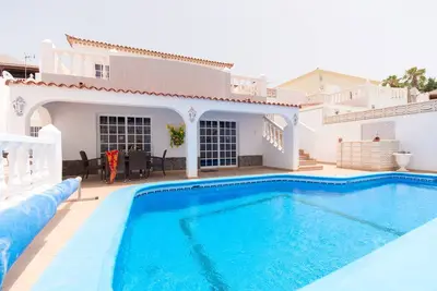 Villa Salvaje. Tranquil 3 Bedroom Villa. Private Heated Pool. Central Location.