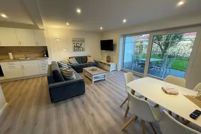 Image de Stuuv twee - terrace, garden furniture, barbecue, sauna, shower, guest Wc, electric charging point