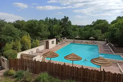Image de Chalet 7 La clé des champs, Sud Ardèche au calme idéal pour couple, vue piscine