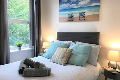 Image de Maison-Confort-Salle de bain privée séparée-Vue sur Rue
