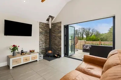 Image de Cottage-Moderne-Salle de bain privée séparée