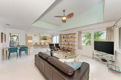 Image de Newly Renovated – Fresh, Modern Cottage Private Pool Just Steps from the Gulf!