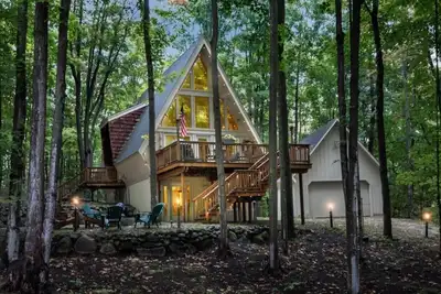Image de Merlin Hütte. . . a Magical a-frame at Schuss Mountain\/Shanty Creek Resort