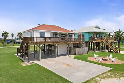 Image de Beach Getaway with Game Room & Tiki Bar