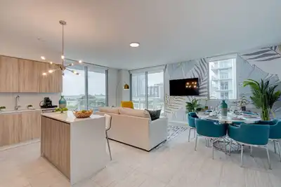 As717 Design District, Luxury Bayview