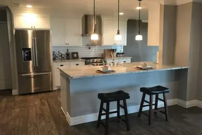 Image de Space to just be, #room to write (e. g. , your books), #refind  #connect