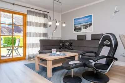 Image de Comfortable terraced house in the Freesenbruch vacation park with terrace and garden view