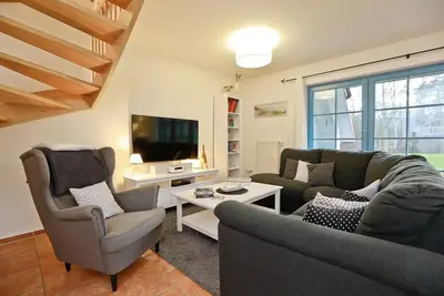 Image de Comfortable semi-detached house with terrace, garden view and pool in Zingst -