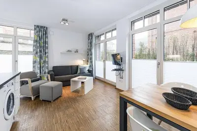 Image de Vacation apartment with sunny south-facing terrace and beach chair - only 100 m to the beach!