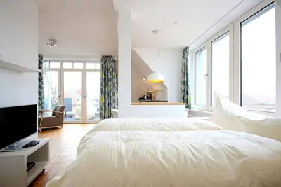 Image de Cozy 1-room attic apartment with sunny south-facing balcony - only 100 m to the beach! -