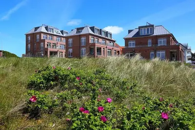 Image de Great, quiet penthouse apartment with sunny south-facing balcony - only 100 m to the North Sea beach!
