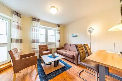 Image de Dog-friendly, quiet vacation apartment with balcony in dyke location on the North Sea -