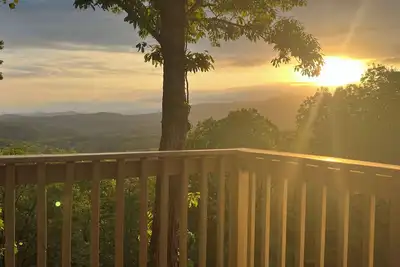 Image de Mountain-View Retreat • 6br • Game Room & Fire Pit • Close to wineries and hikes