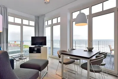 Image de First-class corner apartment on the beach with balcony and sensational sea views! -