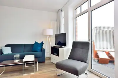Image de Modern apartment on the beach with great sea views, balcony and beach chair! -