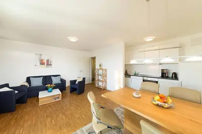 Image de Vacation apartment with underfloor heating and balcony - just 150 m from the beach!