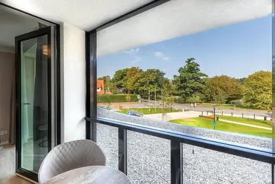 Image de Stylish studio apartment with a view of the idyllic Godewindpark & Spa in the building
