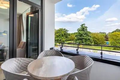 Image de Stylish apartment with loggia, right next to the park and only 300 meters to the Baltic Sea -