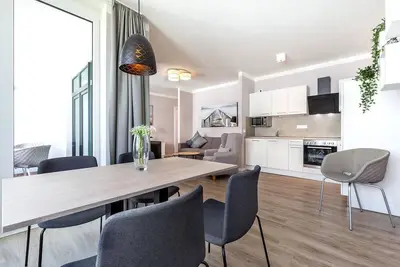 Image de Family-friendly, sunny apartment with loggia and two bathrooms by the park