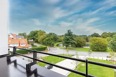 Image de Stylish apartment with loggia, beautiful park view and in-house Spa -