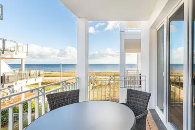 Image de Stylish apartment with balcony and sea view, located directly on the Baltic Sea beach -