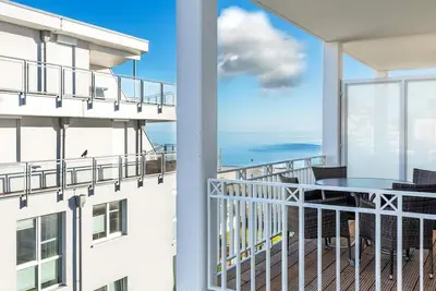 Image de High-quality vacation apartment on the Baltic Sea with balcony and side sea view -