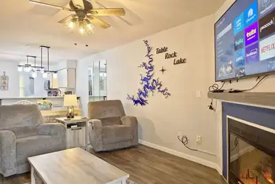 Image de 1 Dog Ok~ Pools/Hot Tub~Bar-2 Kings~Modern Decor