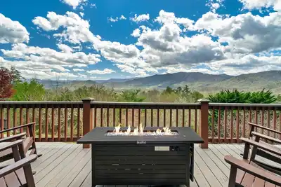 Image de Views! Spacious and relaxing cabin! Views!
