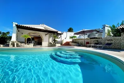 Villa Francesca avec piscine, Wi-Fi, terrasse et jardin