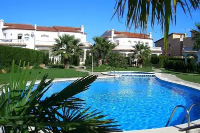 Image de Charmante villa dans un complexe familial avec piscine, jardin et Wi-Fi.