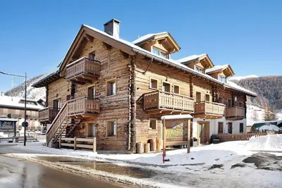 Image de Appartement \"Rasia Residence Relax\" avec vue sur la montagne, jardin partagé et Wi-Fi