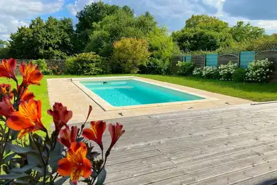 Maison avec piscine chauffée à 1h30 de Paris.