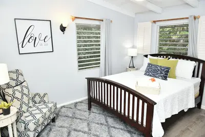 Image de Hidden Gem- Charming Winter Escape to Island Life!