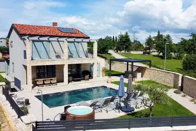 Image de Maison de vacances Kanfanar pour 1 - 8 personnes avec 3 chambres à coucher - Maison de vacances