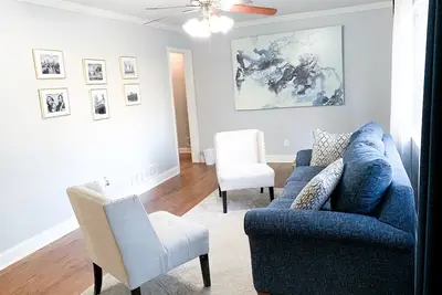 Image de The Perfect Intown Stay for Groups- 5br 2. 5ba