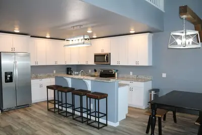 Image de 7 bedroom home with great views of Glendo Reservoir and Laramie Peak.