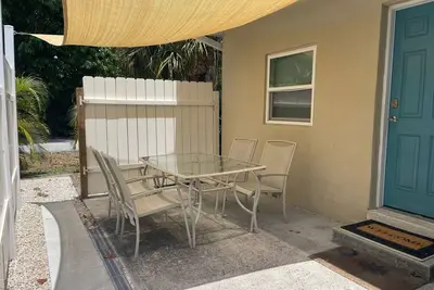 Image de Nokomis Beach Bungalow 229 \n15 mins walk to the beach