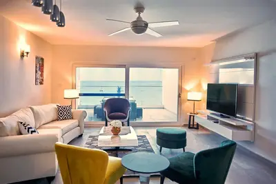 Image de Beachfront Modern 2bdr unit with great space