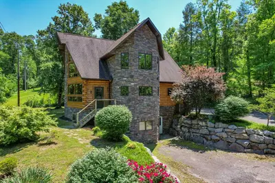 Image de Custom Log Cabin Close to Cades Cove in Gsmnp!